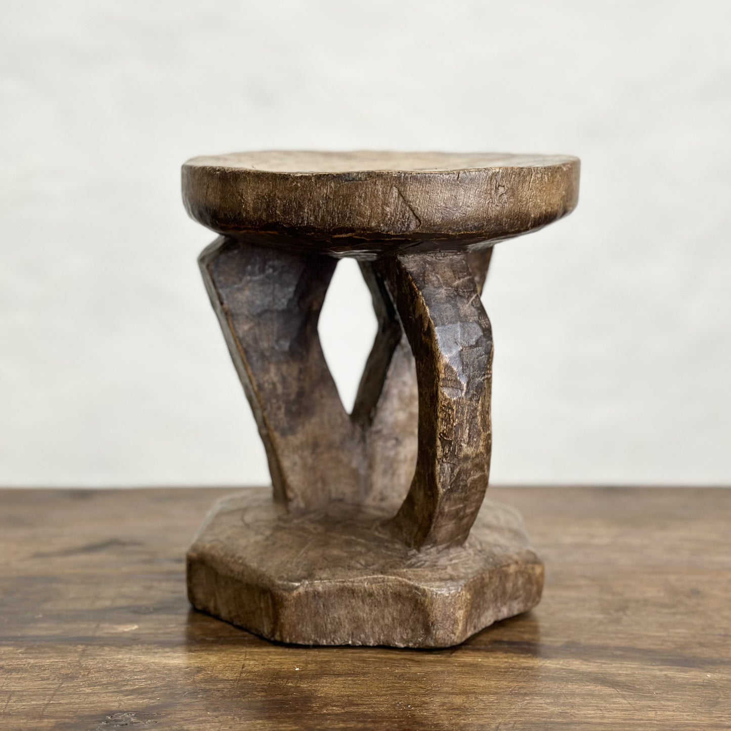 Carved-Timber-Tonga-Stool-Pedestal-Wooden-Africa-African-Zambia