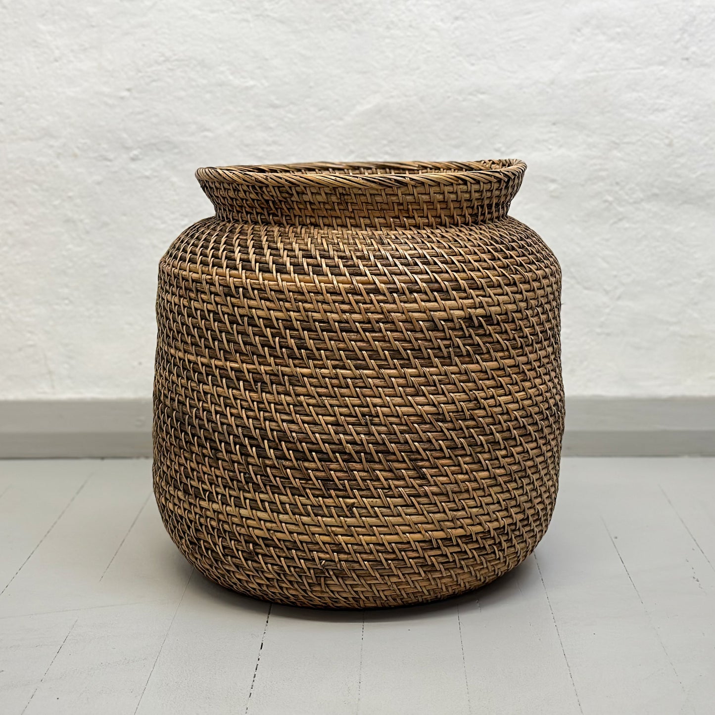 Round Lipped Rattan Planter