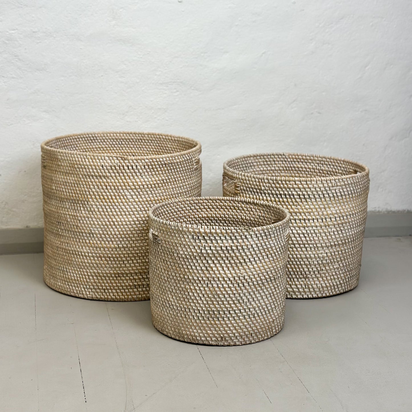 Round Rattan Basket with Inset Handles