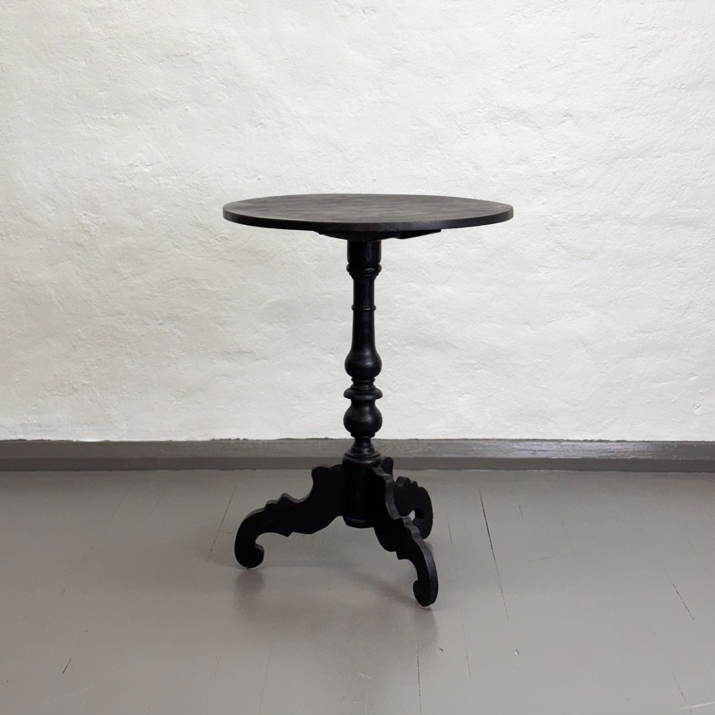 Simple Black Pedestal Table