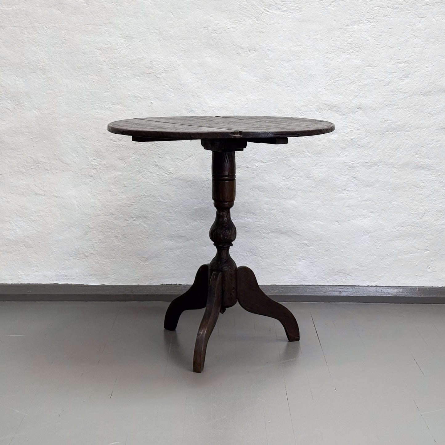 Rustic Pedestal Table