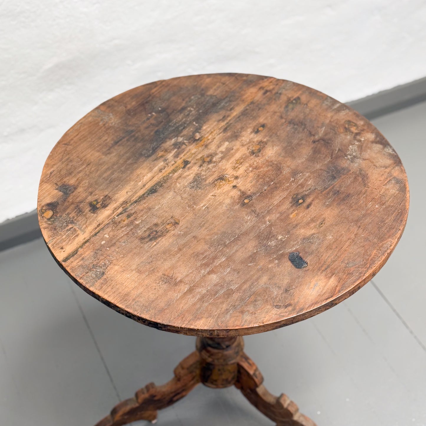 Rustic Round Pedestal Table