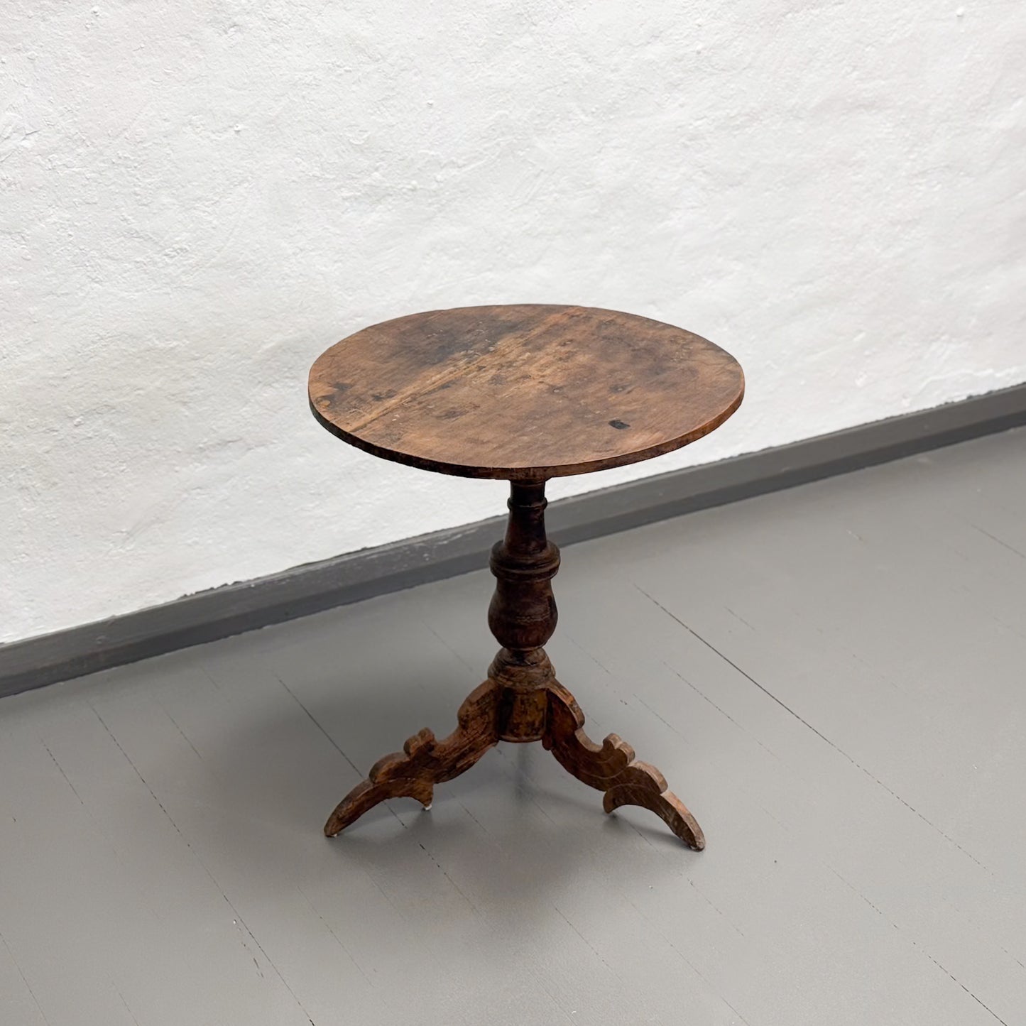 Rustic Round Pedestal Table