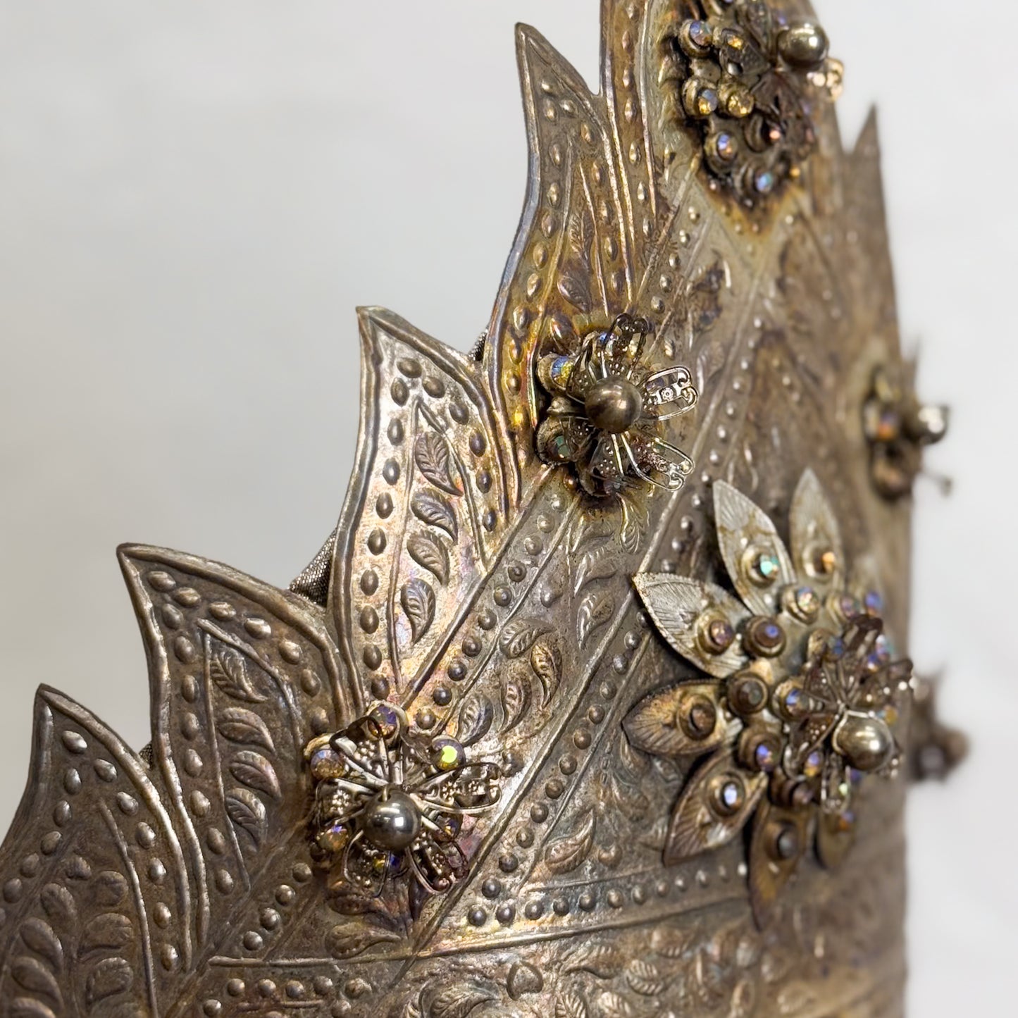 Sulawesi Groom Crown