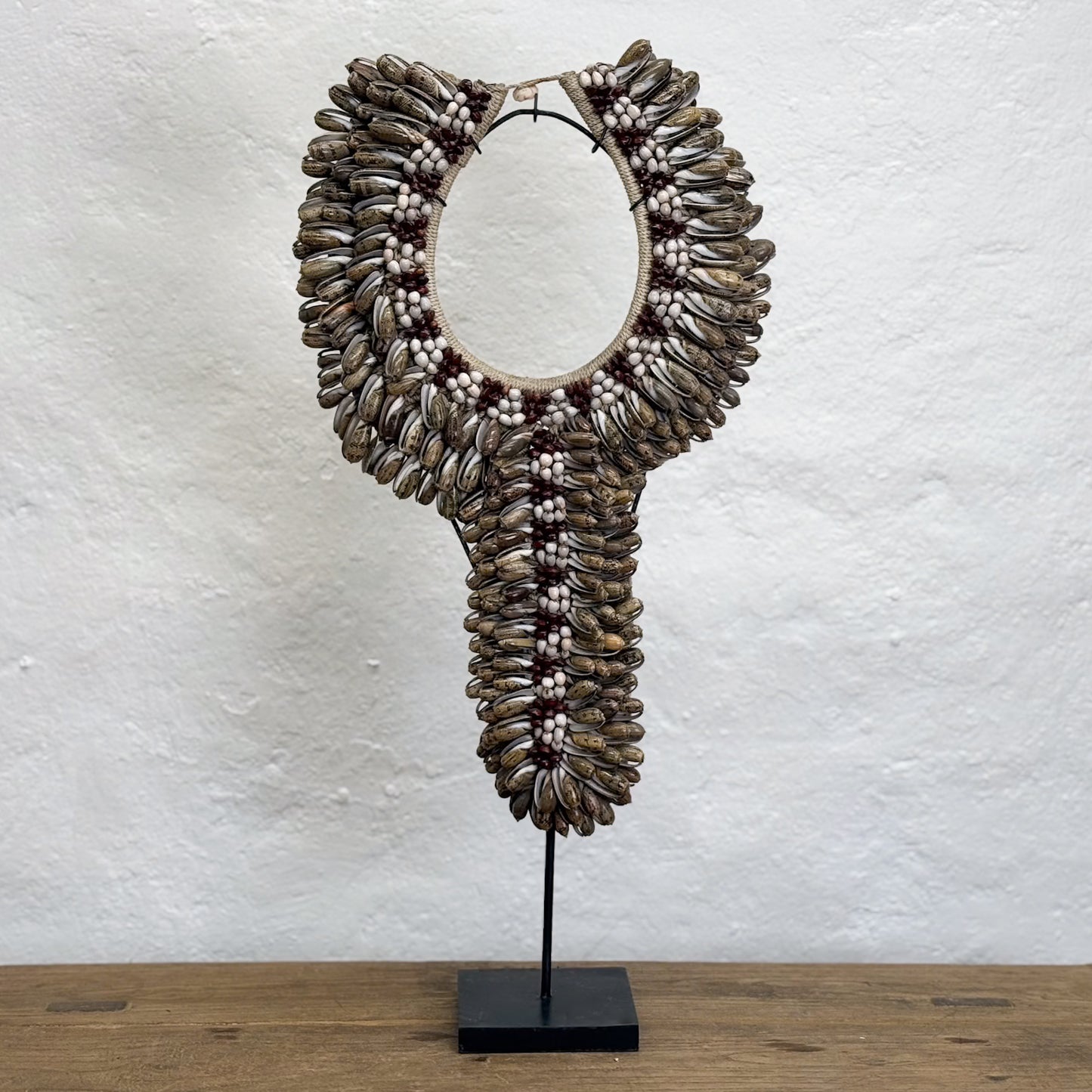 Lidah Shell Necklace with Stand