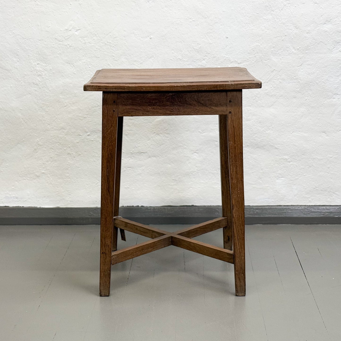 Simple Side Table with Cross Brace