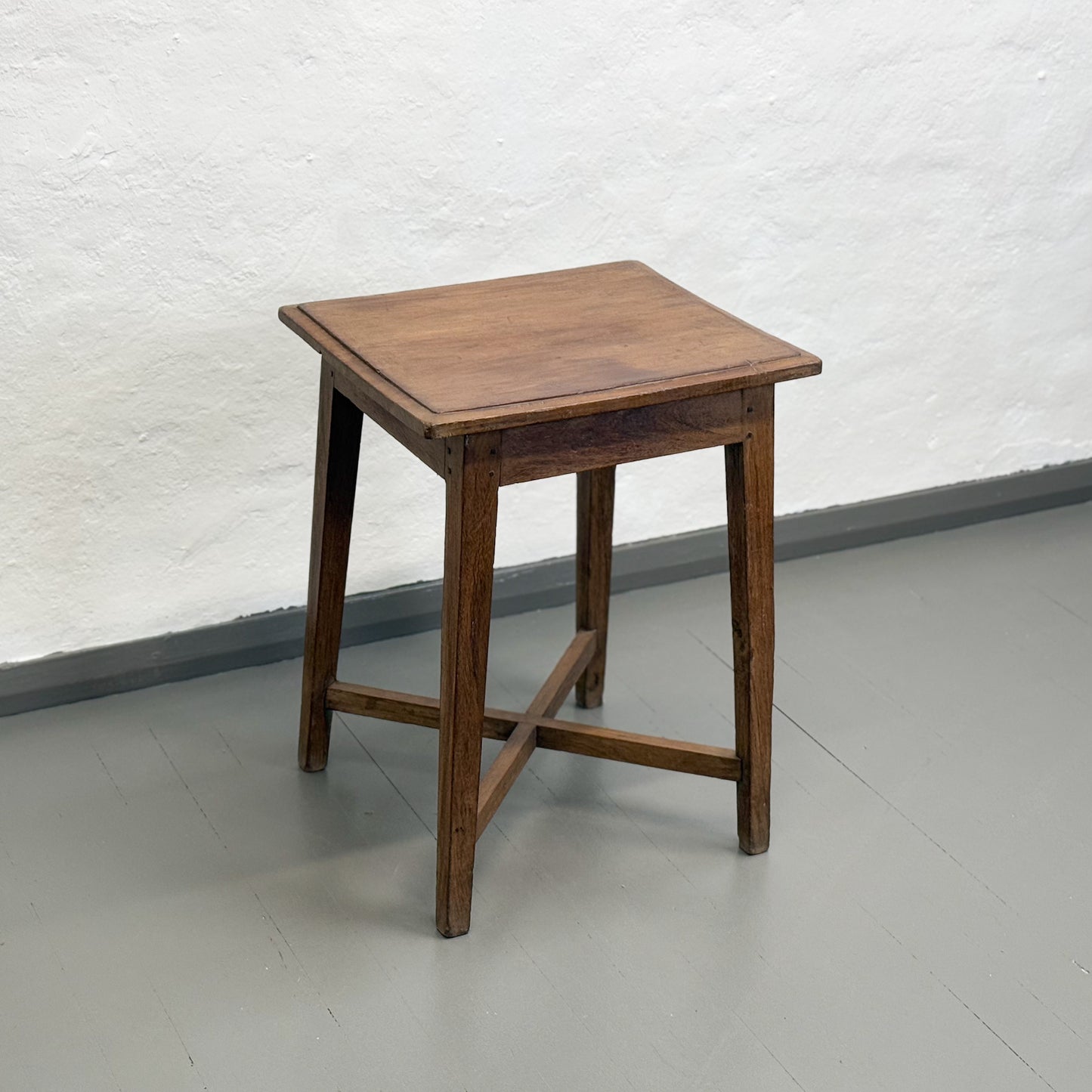 Simple Side Table with Cross Brace