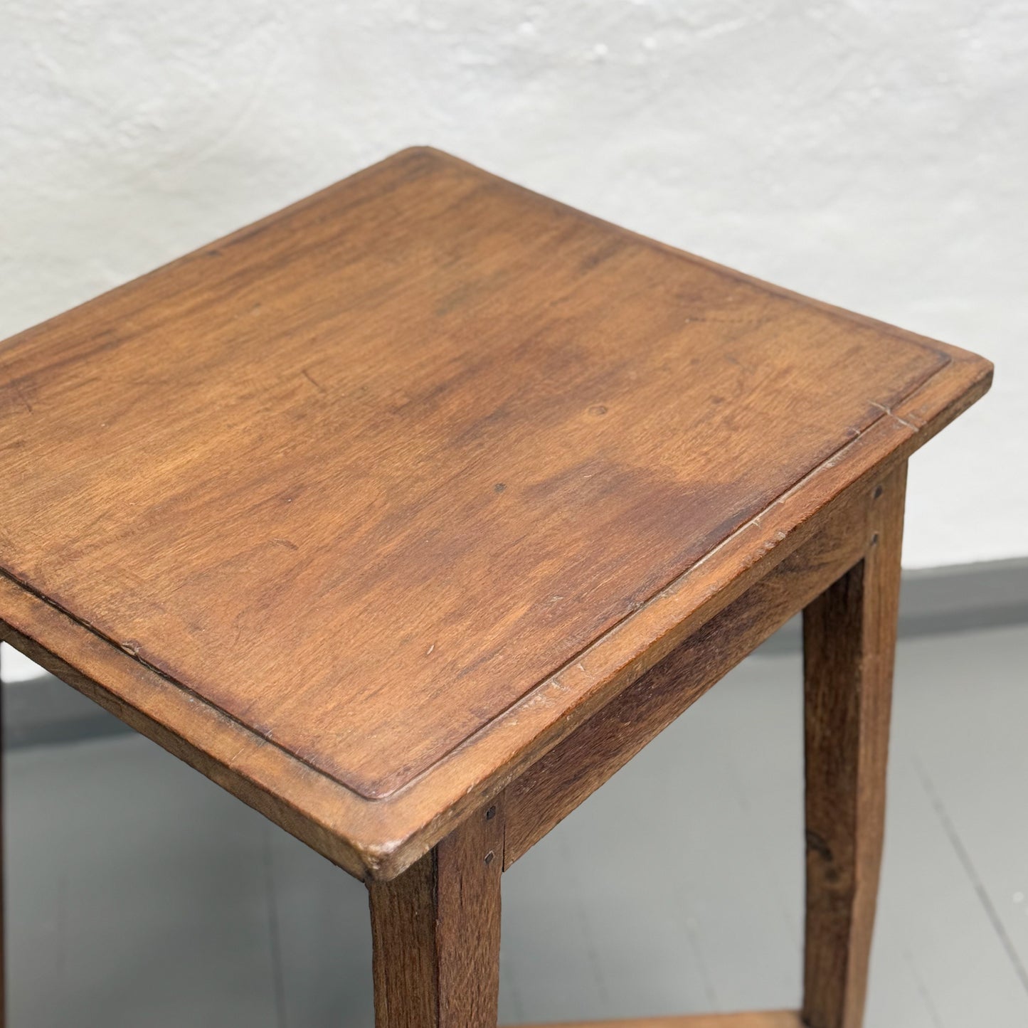 Simple Side Table with Cross Brace