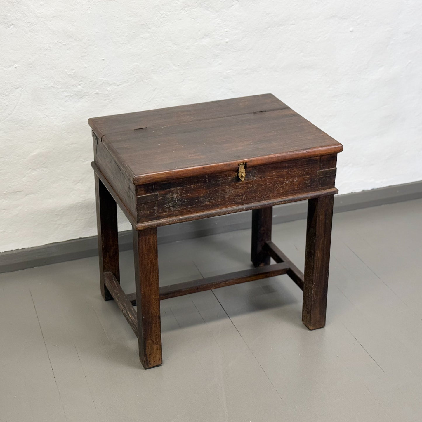 Small Lift Top Table