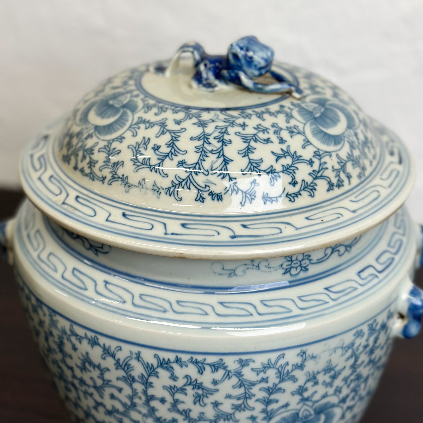 Vine Porcelain Container with Foo Dog Lid