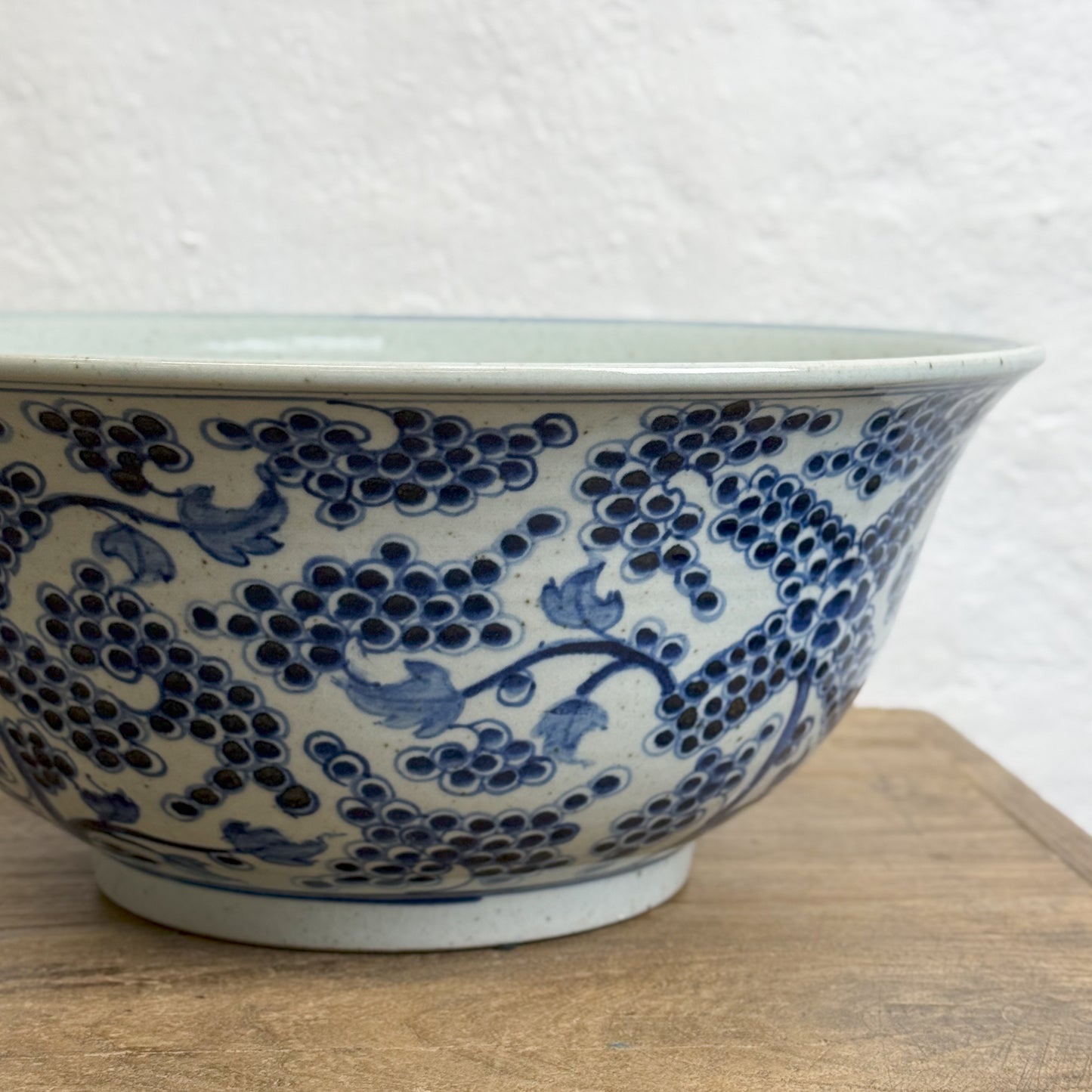 POR9993-China-Chinese-Porcelain-Blue-White-Berry-Hand-Painted-Bowl.3