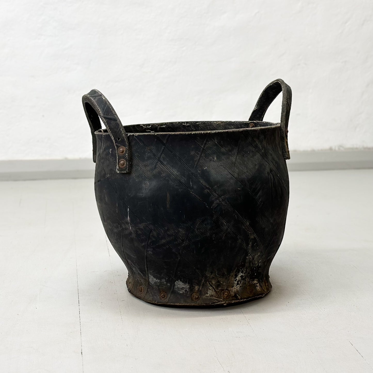 Vintage-Erzurum-Turkish-Squat-Pot-Terracotta-Black-Rustic-Planter